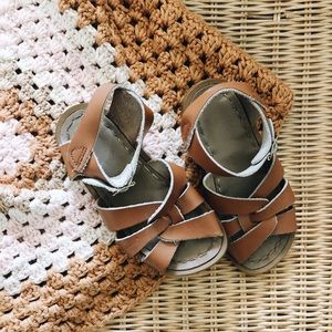 Saltwater sandals Tan size 8 TODDLER